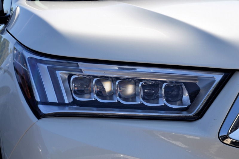 moto-ST LEGER-min_acura-headlamp-2834131